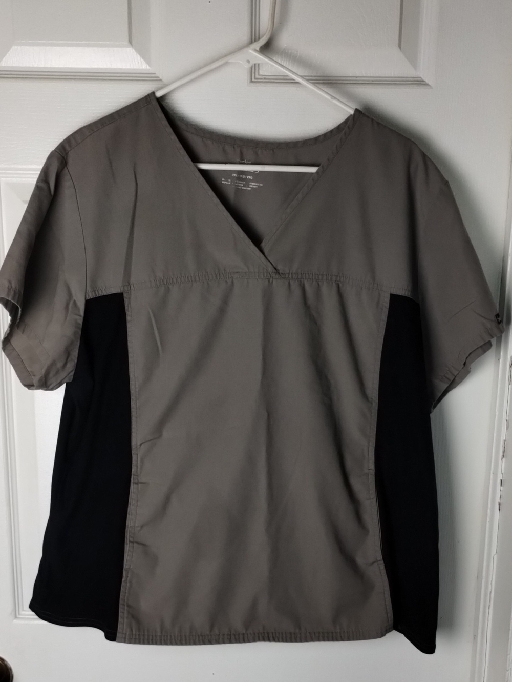 Cherokee Women's V-Neck Two-Tone Scrub Top - Gray and Black 2 XL